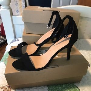 Black heels, 7 wide, Heavenly Souls